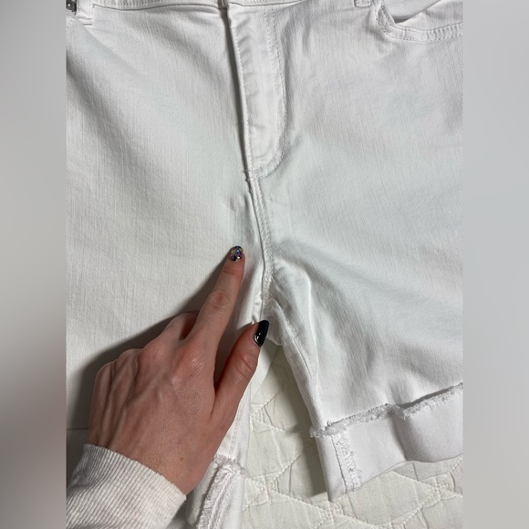 Loft Sz 10 White Denim Jean Shorts Mid-Rise Stretch Cuffed Hem 6" Inseam - Picture 13 of 13